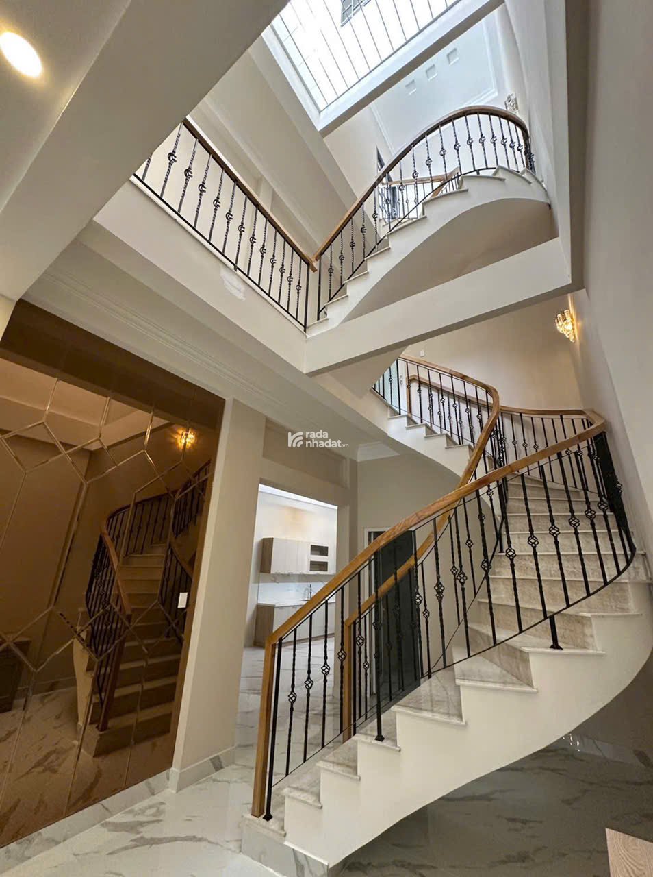 Bán nhà mới đẹp, trung tâm quận 1- 23 tỷ - đường Tôn Thất Tùng