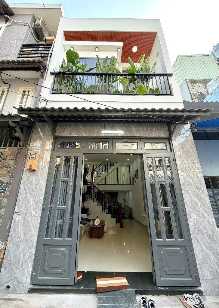 KẸT VỐN BÁN GẤP NHÀ Q10, 3TỶ790, vị trí cực đẹp, HXH, Lh ngay