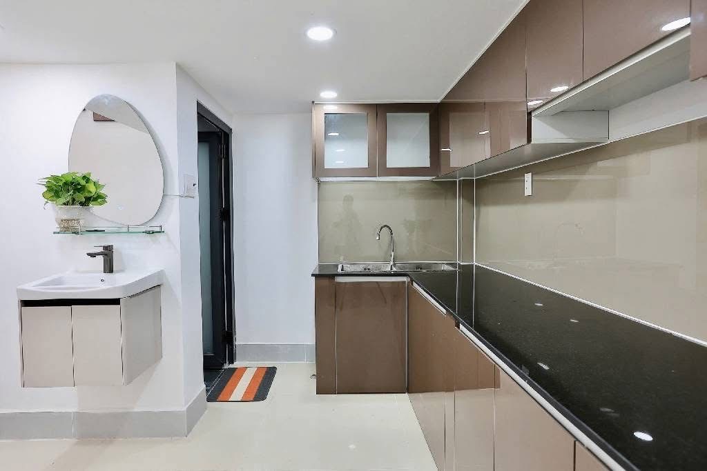 KẸT VỐN BÁN GẤP NHÀ Q10, 3TỶ790, vị trí cực đẹp, HXH, Lh ngay