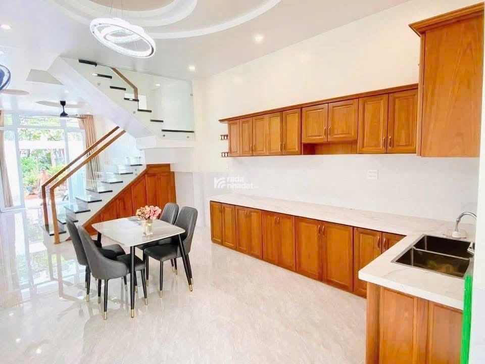 Dì Năm muốn bán gấp căn nhà ngay chợ Hưng Long