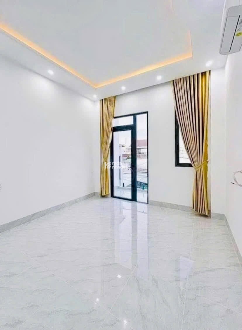 Dì Năm muốn bán gấp căn nhà ngay chợ Hưng Long