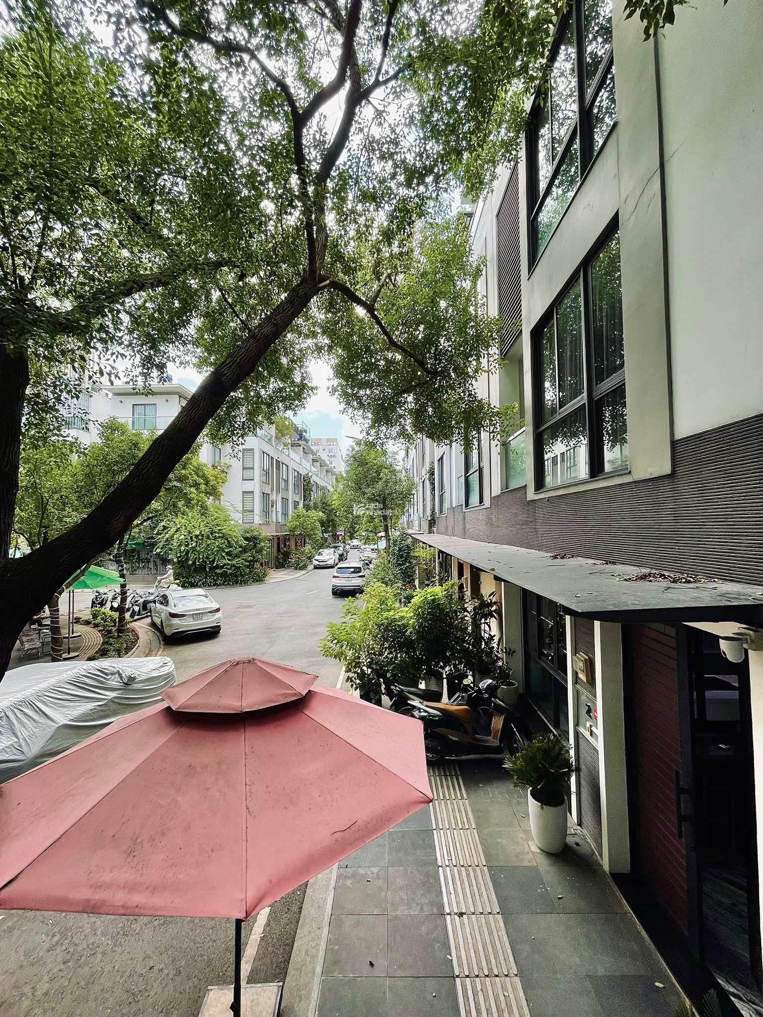 NHÀ ĐẸP VIEW HÀ ĐÔ CENTROSA GARDEN - MẶT TIỀN 3 THÁNG 2- Q.10- DT: 4.2*26m- 4 TẦNG- 69 TỶ 9