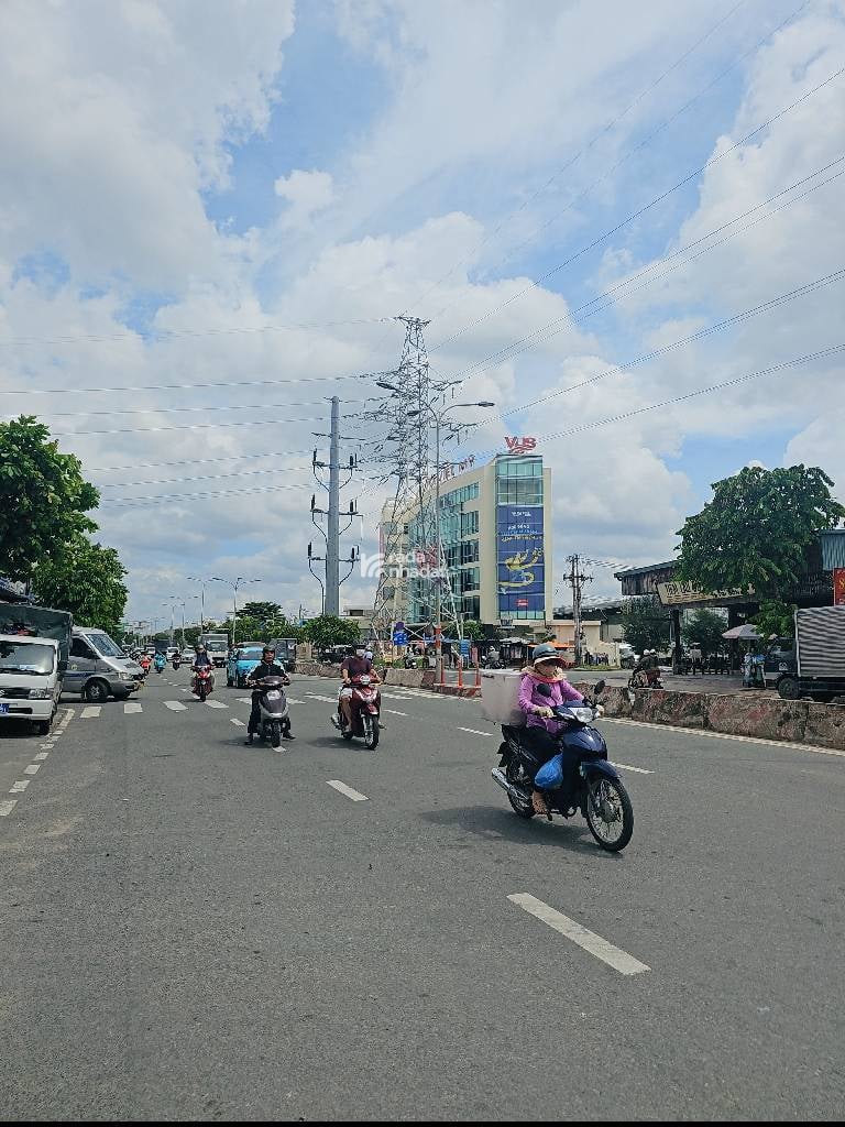 HẺM XE HƠI LÊ TRỌNG TẤN, TÂN PHÚ, CHUẨN 51M2 HIẾM CÓ. GIẢM 550TR CHỈ CÒN 5.75T TL TỐT