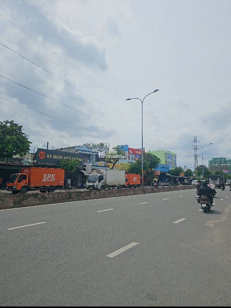 HẺM XE HƠI LÊ TRỌNG TẤN, TÂN PHÚ, CHUẨN 51M2 HIẾM CÓ. GIẢM 550TR CHỈ CÒN 5.75T TL TỐT