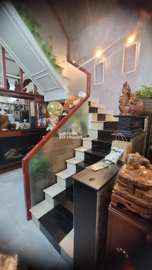 BÁN GẤP NHÀ ĐẸP. Đường TRẦN VĂN QUANG, P10 Tân Bình. 4 LẦU. chỉ 10.6 tỷ Thương Lượng.