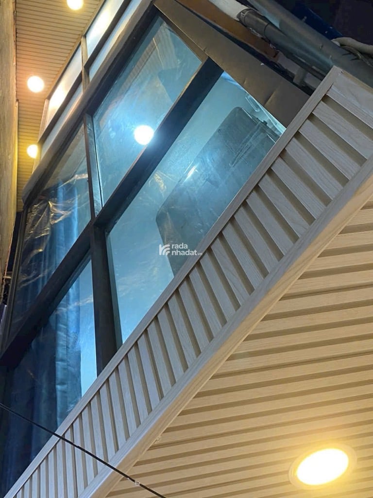 SÁT SÂN BAY, HẺM XE HƠI HOÀNG VĂN THỤ, PHÚ NHUẬN, 3 TẦNG CÓ KC Ở NGAY. GIẢM 550TR CHỈ 2.2T TL 