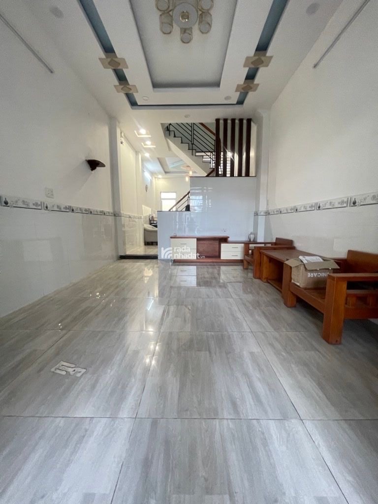 KC: Trệt 2Lầu sẵn 3pn, 4wc, 1 phòng sân phơi sau- Hẻm to xe tải, ô tô vào nhà thoải mái. Khu dân