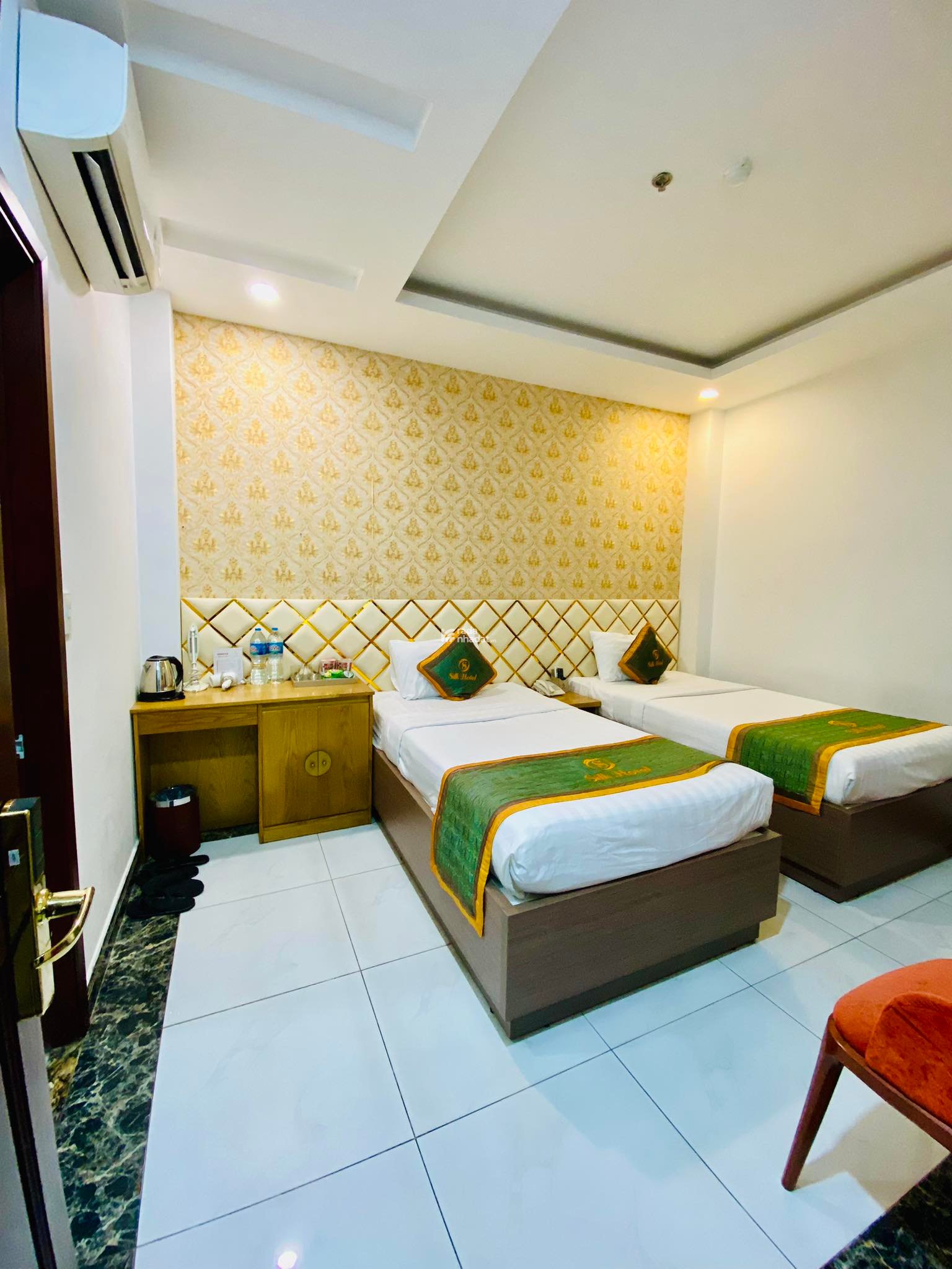 KHÁCH SẠN NGAY SÂN BAY TÂN SƠN NHẤT DÒNG TIỀN 300TR/THÁNG - GẤP BÁN GIẢM MẠNH 4.5 TỶ