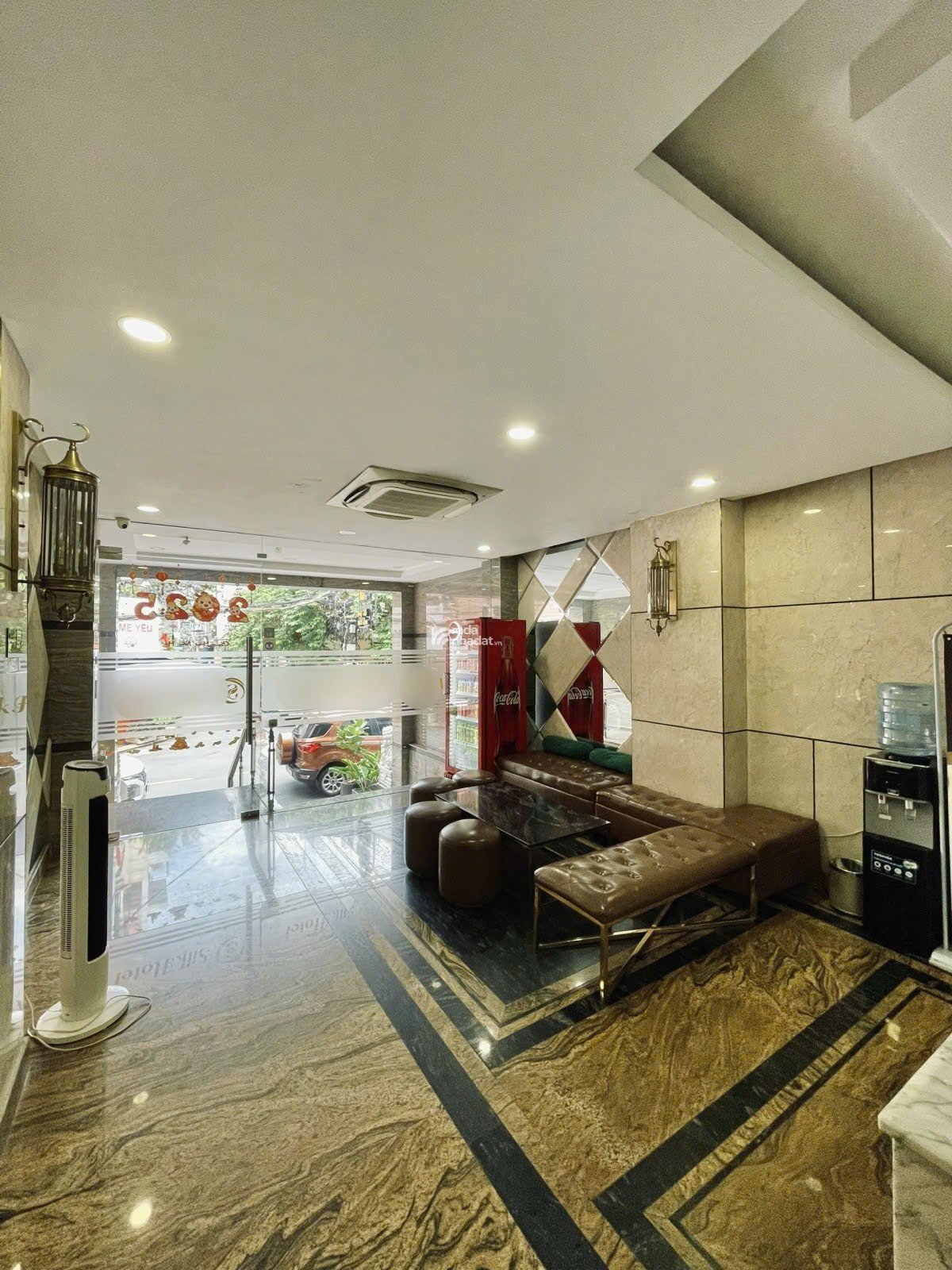 KHÁCH SẠN NGAY SÂN BAY TÂN SƠN NHẤT DÒNG TIỀN 300TR/THÁNG - GẤP BÁN GIẢM MẠNH 4.5 TỶ