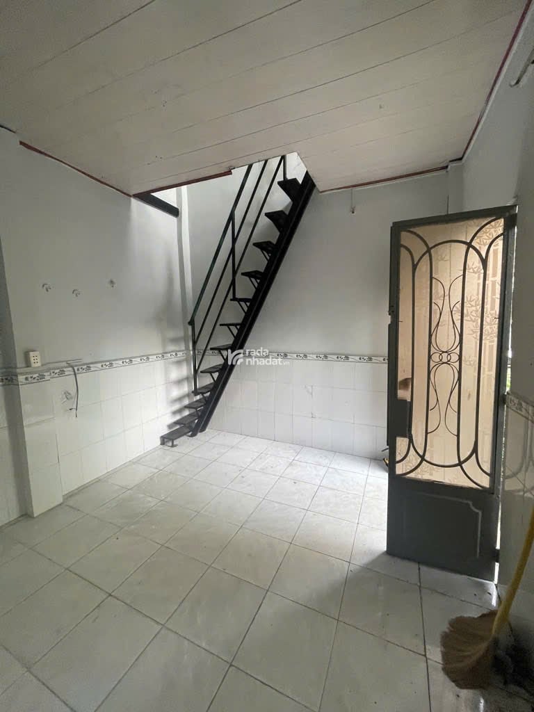 HÀNG HIẾM -BÁN NHÀ SỔ HỒNG RIÊNG LÊ ĐÌNH CẨN - GIÁP TÊN LỬA. CHỈ 2.1 TỶ THƯƠNG LƯỢNG