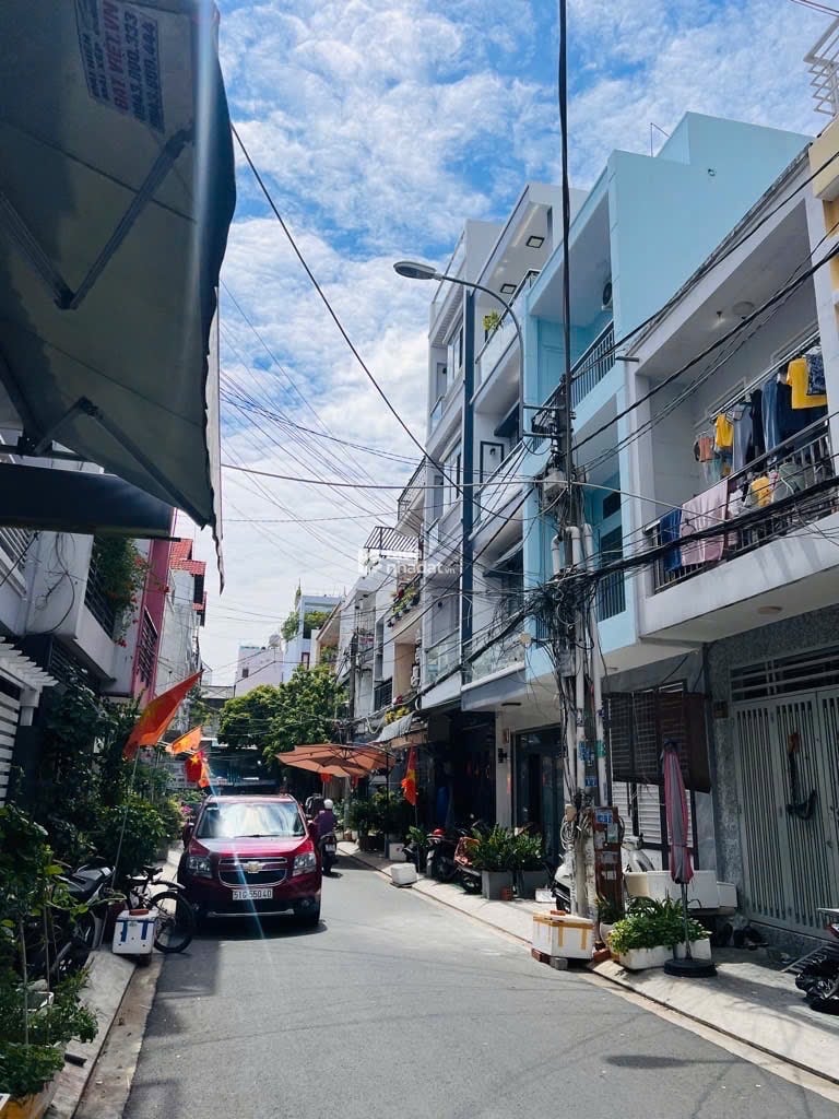 Mặt tiền đường số cạnh Chợ Tân Mỹ Phú Mỹ Hưng ngang 4m dài 10m nhà 3 tầng 3 phòng chỉ 10 tỷ nhỉnh