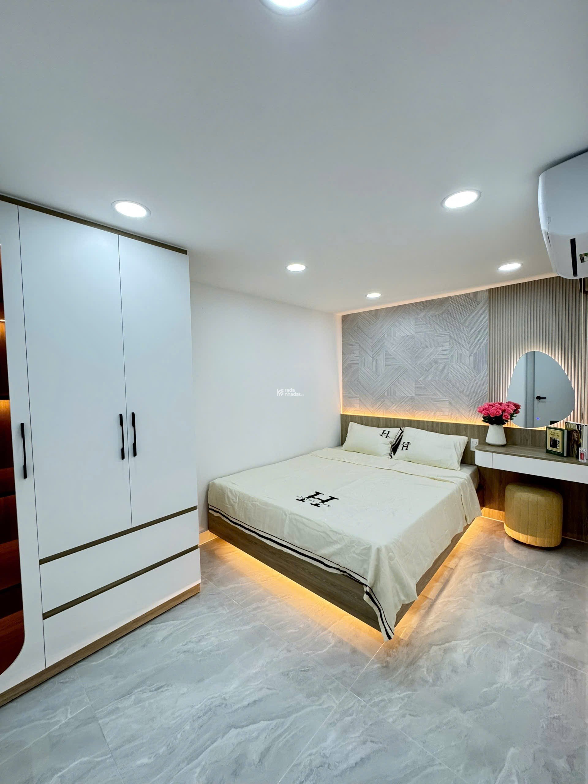 Bán nhanh căn hộ Duplex Sky garden 1, PMH, Q7, 115m2, 3PN, 3WC, nhà mới đẹp, giá chỉ 6,8 tỷ 