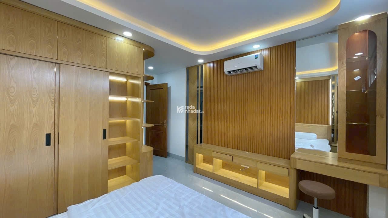 Nhà đẹp khu biệt thự DT(7x17m) 5tầng hẻm xe hơi 666 đường 3 tháng 2 Q10 