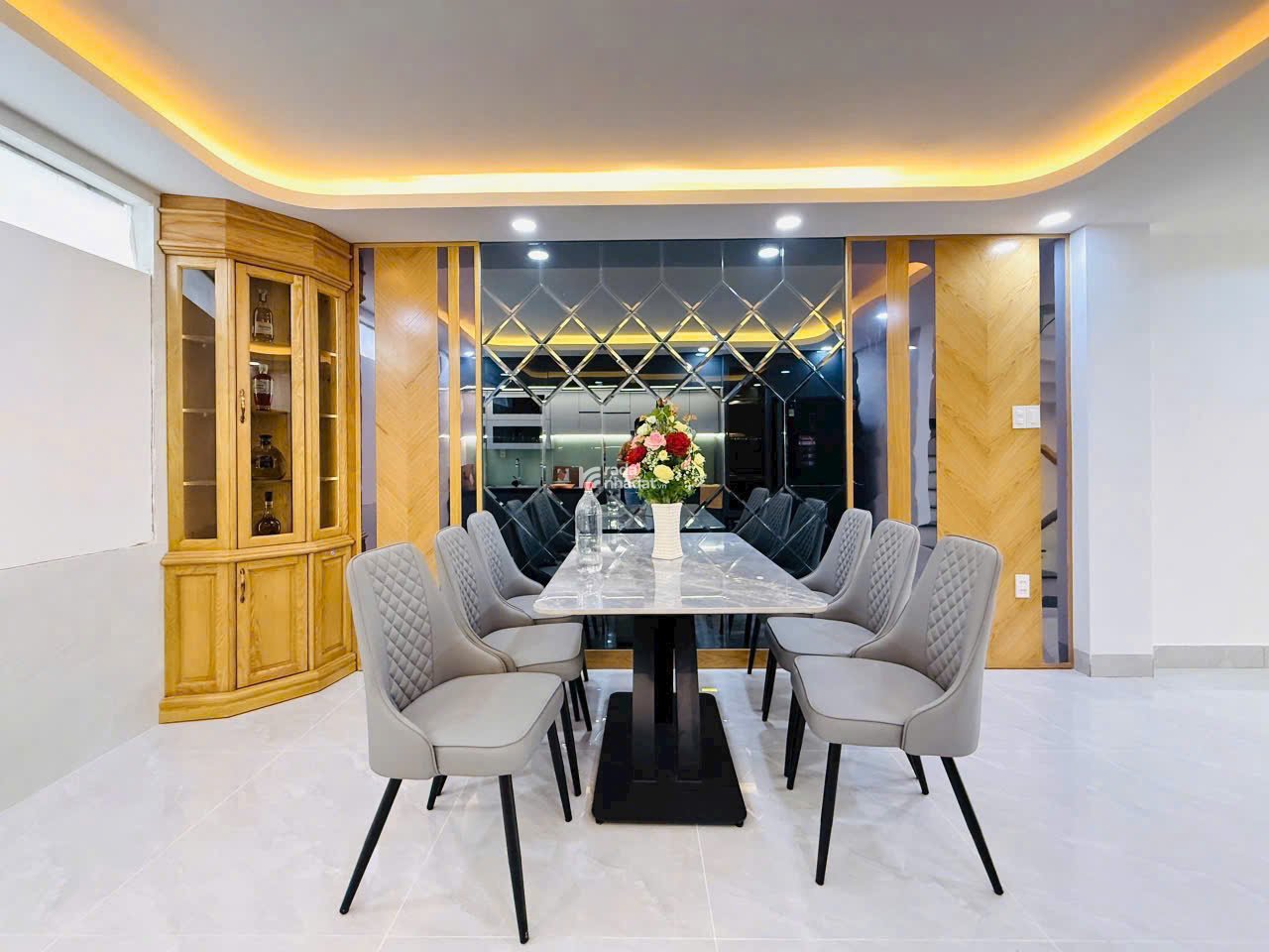 Nhà đẹp khu biệt thự DT(7x17m) 5tầng hẻm xe hơi 666 đường 3 tháng 2 Q10 