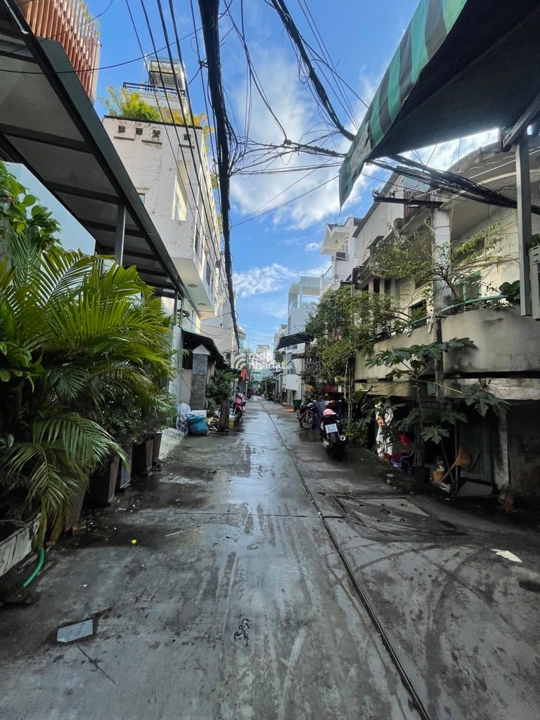 -Vị trí cực đẹp, ngay vòng xoay Phú Lâm đi chuyển nhanh vào các Quận Trung Tâm.  