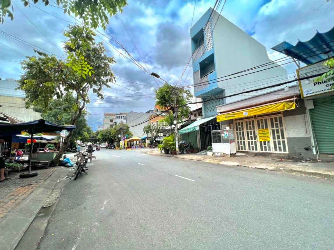 Cần bán góc 2 mặt tiền đường 79 phường Tân Quy, Quận 7. DT 10x20m