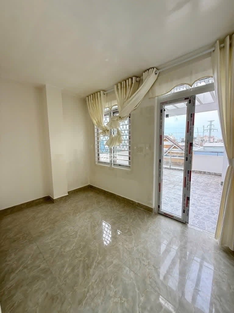 Nhà đẹp đường Nguyễn Thiện Thuật,phường 14, Bình Thạnh thoáng mát, khu dân cư yên tĩnh, Sổ riêng