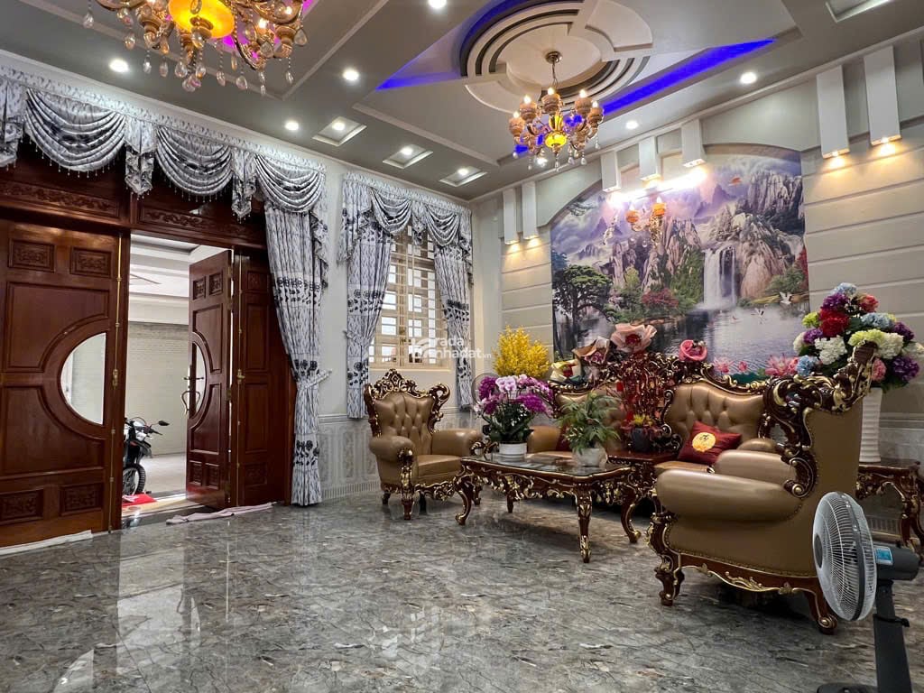 Bán nhà MTKD ngay Metro Hiệp Phú Q12 ngang 6.6m 165m2 3 tầng đẹp vào ở và KD chỉ 17.5 tỷ. 