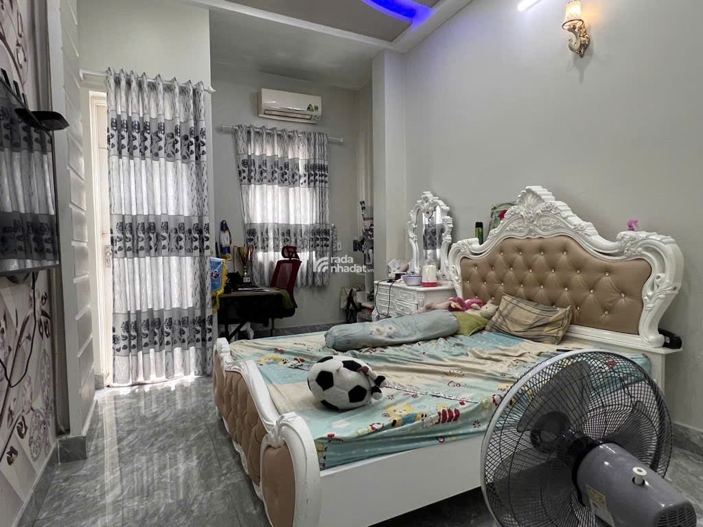 Bán nhà MTKD ngay Metro Hiệp Phú Q12 ngang 6.6m 165m2 3 tầng đẹp vào ở và KD chỉ 17.5 tỷ. 