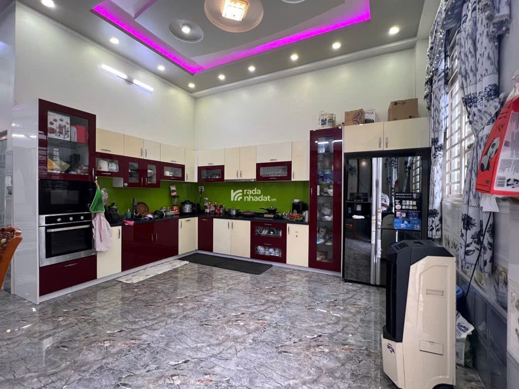 Bán nhà MTKD ngay Metro Hiệp Phú Q12 ngang 6.6m 165m2 3 tầng đẹp vào ở và KD chỉ 17.5 tỷ. 