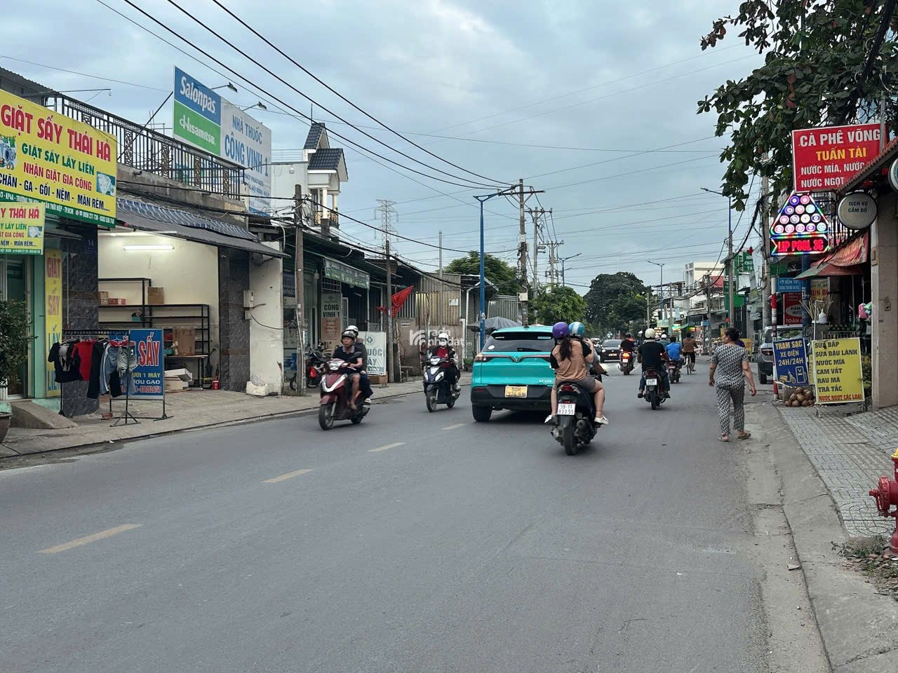 Bán nhà MTKD ngay Metro Hiệp Phú Q12 ngang 6.6m 165m2 3 tầng đẹp vào ở và KD chỉ 17.5 tỷ. 