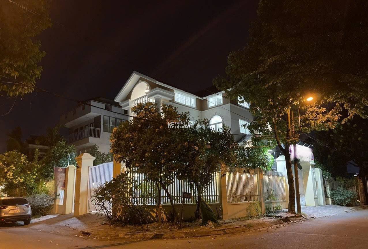 Cho thuê N/C biệt thự sân vườn góc 2 mặt tiền Hiệp Bình Chánh, Gần đường Phạm Văn Đồng
