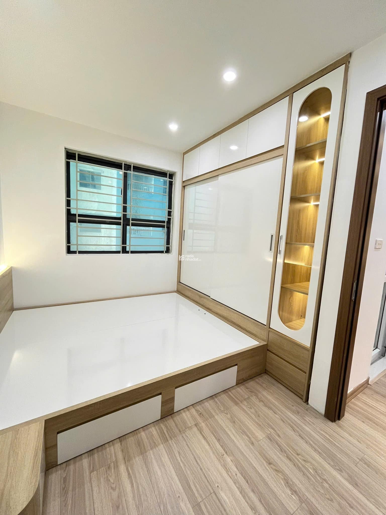 Bán căn 2 ngủ/65m2 - Sunshine Riverside, tầng cao, không view tâm linh, giá 5.x tỷ. LH 0966 286 ***