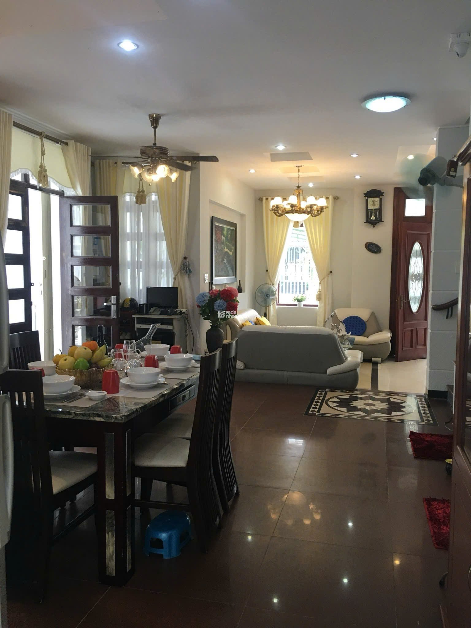 Cho thuê biệt thự sân vườn KDC Sông Đà,  Hiệp Bình Chánh  10m x 20m trệt 2 lầu 5PN giá 26tr