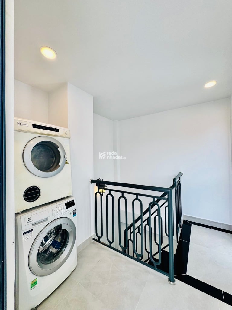 HIẾM - CHỈ 8.XTY CÓ NHÀ 4 TẦNG NGAY PHỐ ĐI BỘ BÙI VIỆN , TRUNG TÂM GIẢI TRÍ SẦM UẤT BẬT NHẤT QUẬN 1