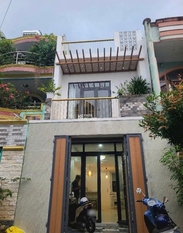 Bán nhà 2 lầu gần sân bay 1tỷ6, 32m2 đường Hoàng Văn Thụ, P4, Quận Tân Bình, Sổ Hồng Riêng