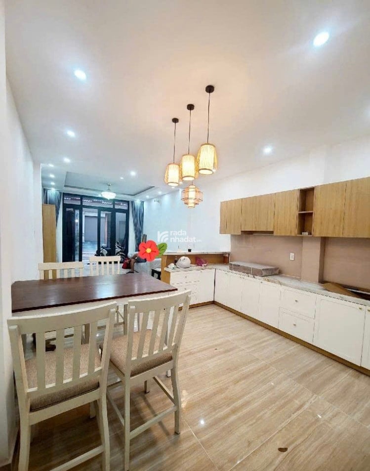 Bán nhà 2 lầu gần sân bay 1tỷ6, 32m2 đường Hoàng Văn Thụ, P4, Quận Tân Bình, Sổ Hồng Riêng