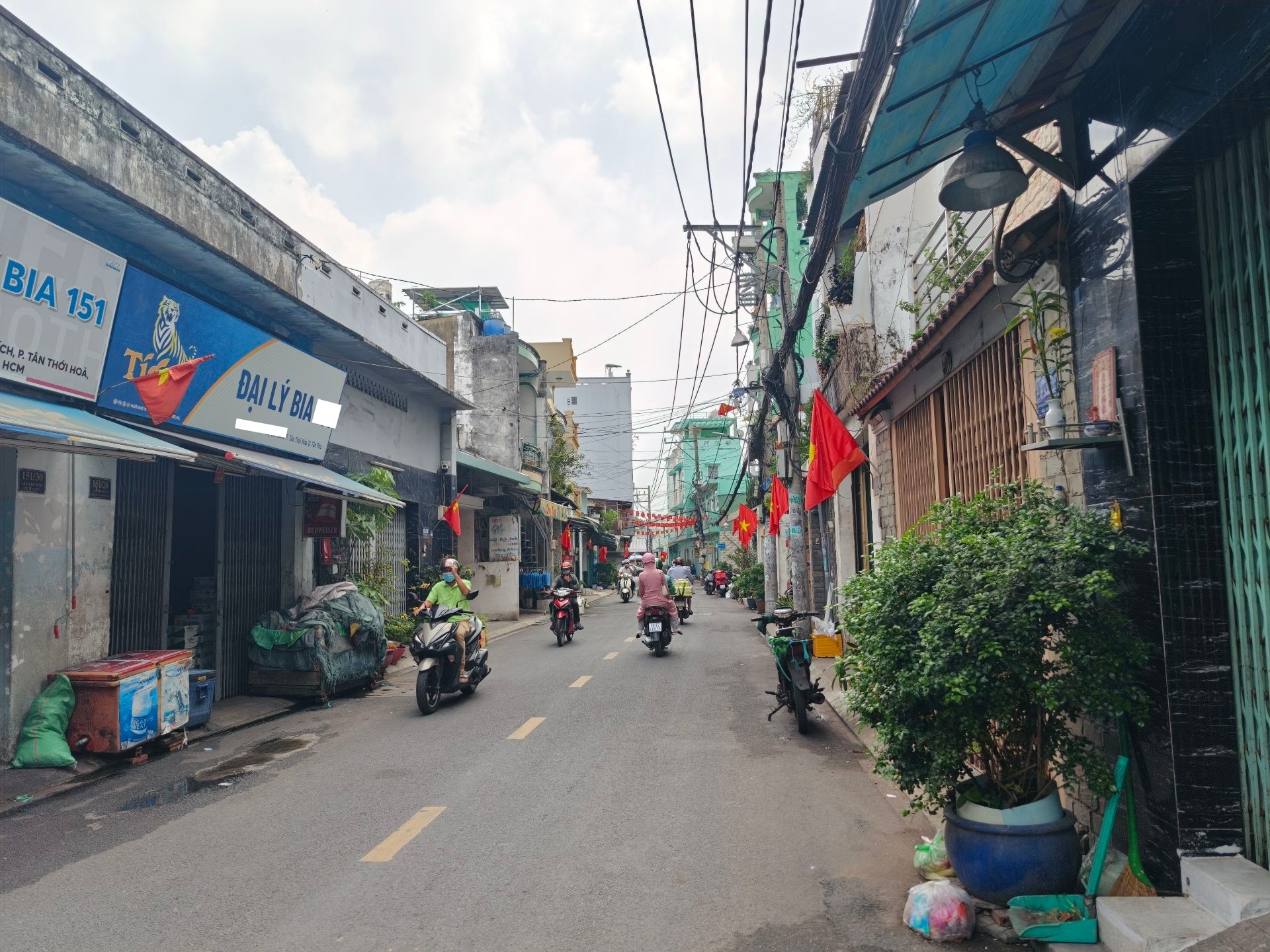 Nhà C4 hẻm 10m Lũy Bán Bích, giáp q11, 200m2, ngang 4.6m nở hậu 7m, DT 30tr/tháng 