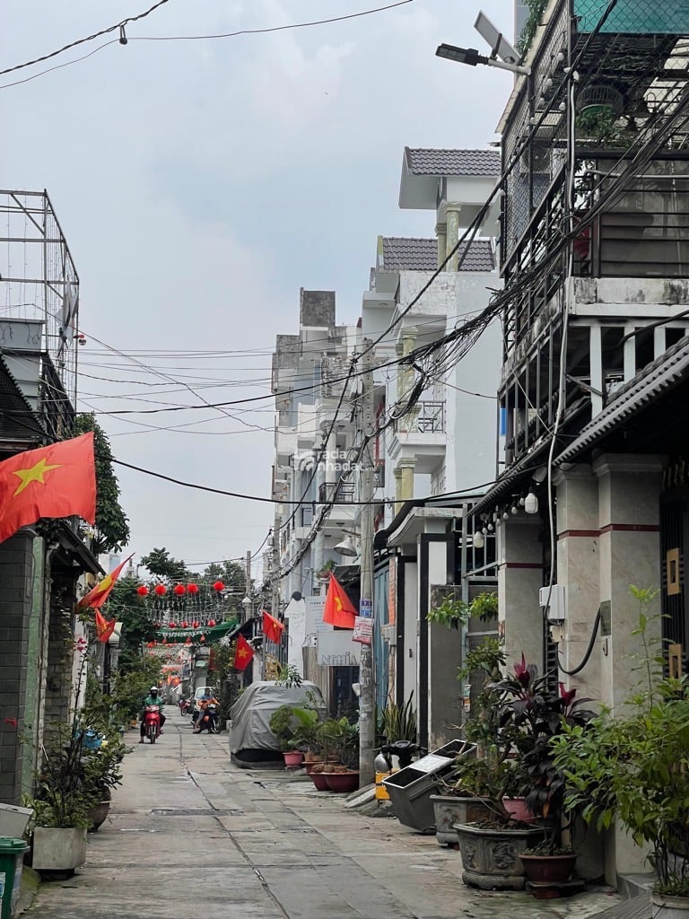 CHỦ GẤP BÁN LẤY TIỀN CHO CON DU HỌC 8x20 ĐƯỜNG 8m THÔNG GẦN TRƯỜNG-CHỢ CHỈ HƠN 6 TỶ XÍU XIU