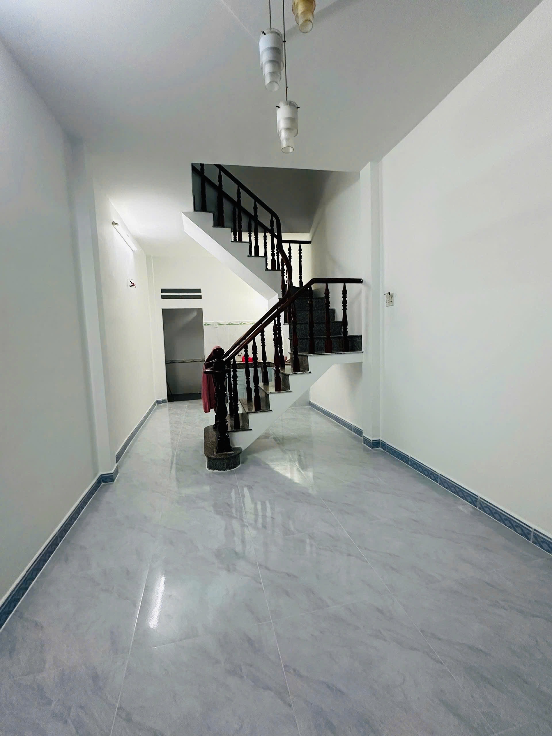  NHÀ CẤP 4 MỚI Ở NGAY 2 TẦNG GẦN ỦY BAN PHƯỜNG TÂN CHÁNH HIỆP – XE HƠI TỚI NHÀ CHỈ 30M,