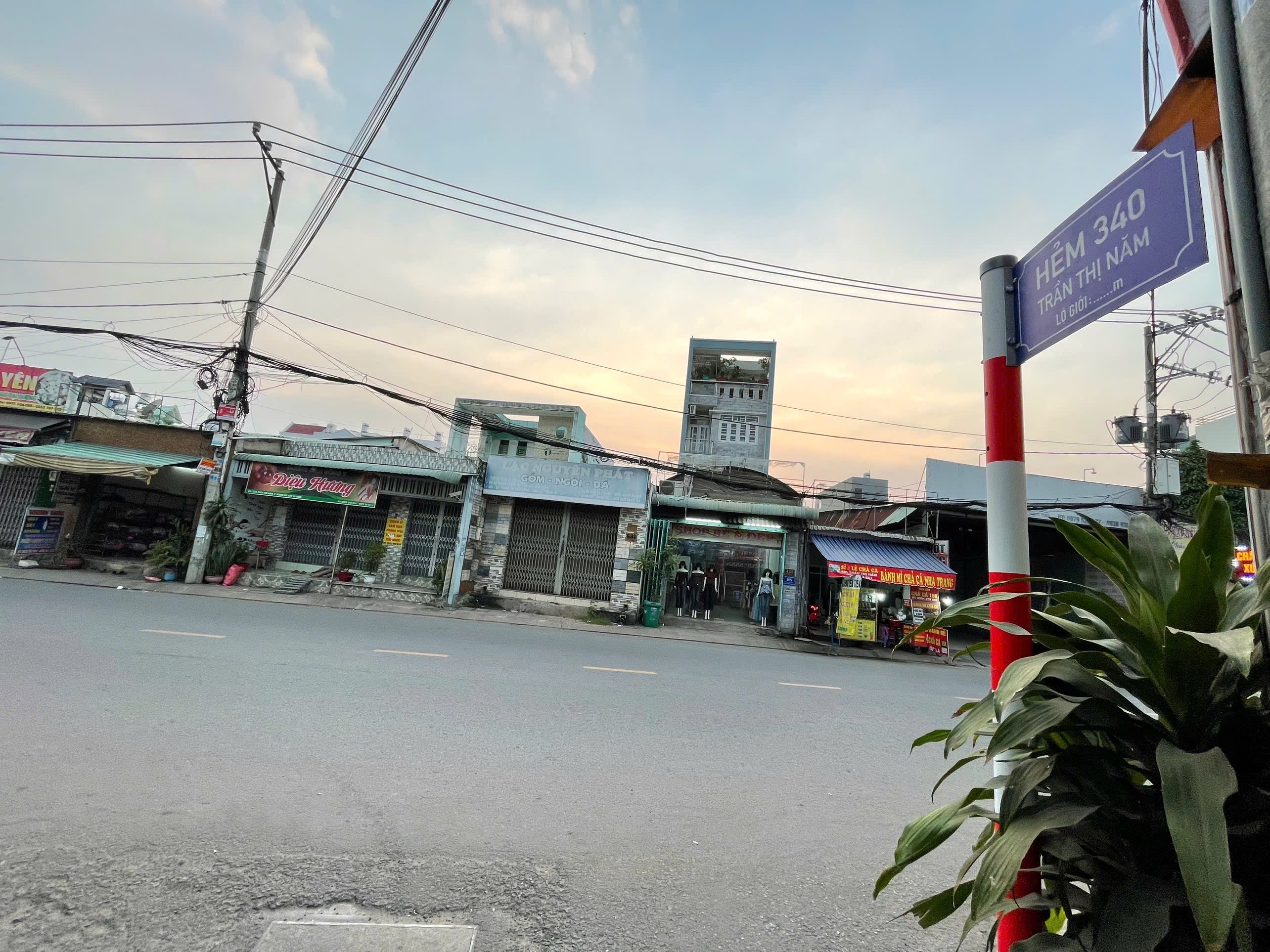  NHÀ CẤP 4 MỚI Ở NGAY 2 TẦNG GẦN ỦY BAN PHƯỜNG TÂN CHÁNH HIỆP – XE HƠI TỚI NHÀ CHỈ 30M,