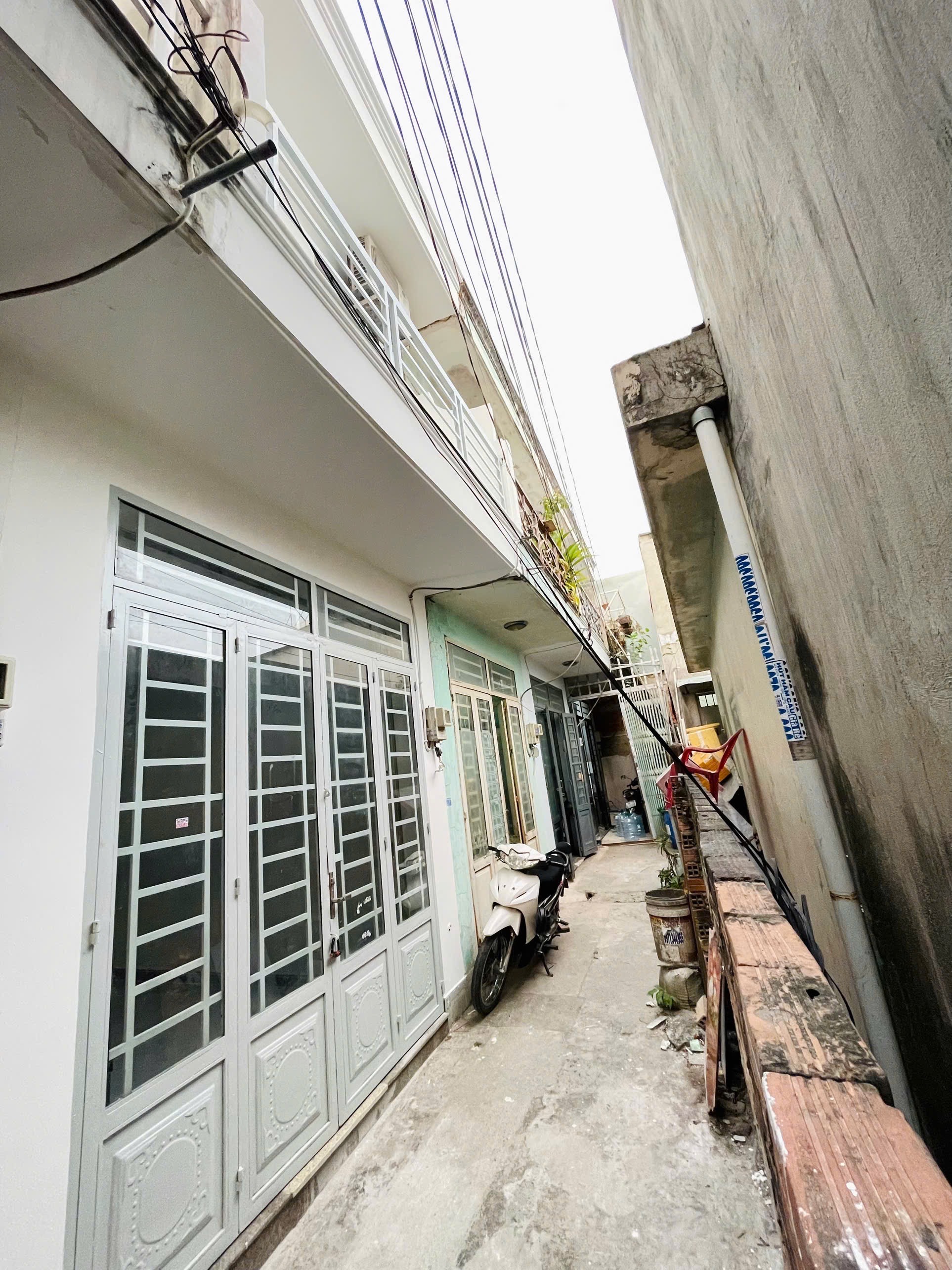  NHÀ CẤP 4 MỚI Ở NGAY 2 TẦNG GẦN ỦY BAN PHƯỜNG TÂN CHÁNH HIỆP – XE HƠI TỚI NHÀ CHỈ 30M,