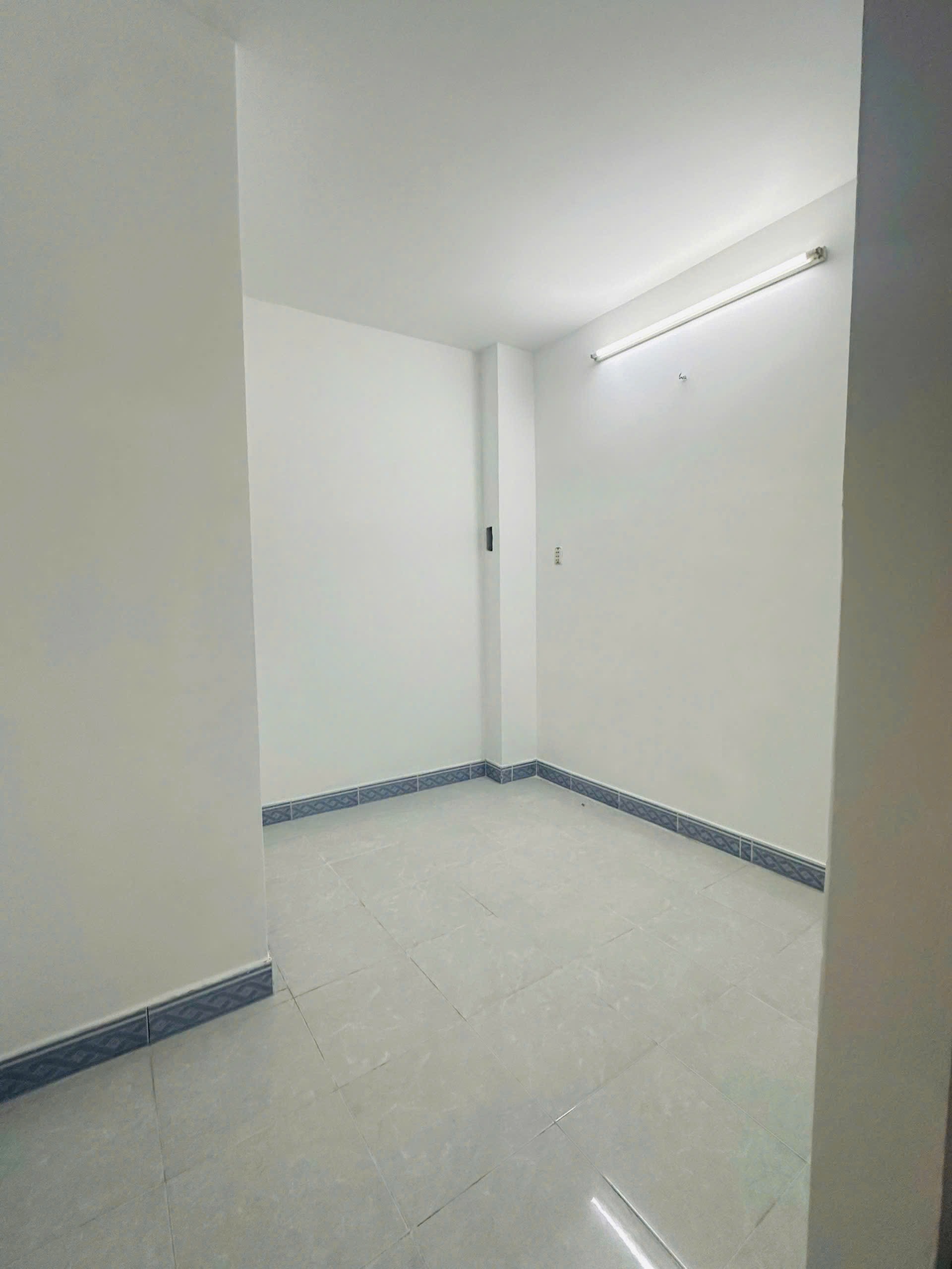  NHÀ CẤP 4 MỚI Ở NGAY 2 TẦNG GẦN ỦY BAN PHƯỜNG TÂN CHÁNH HIỆP – XE HƠI TỚI NHÀ CHỈ 30M,