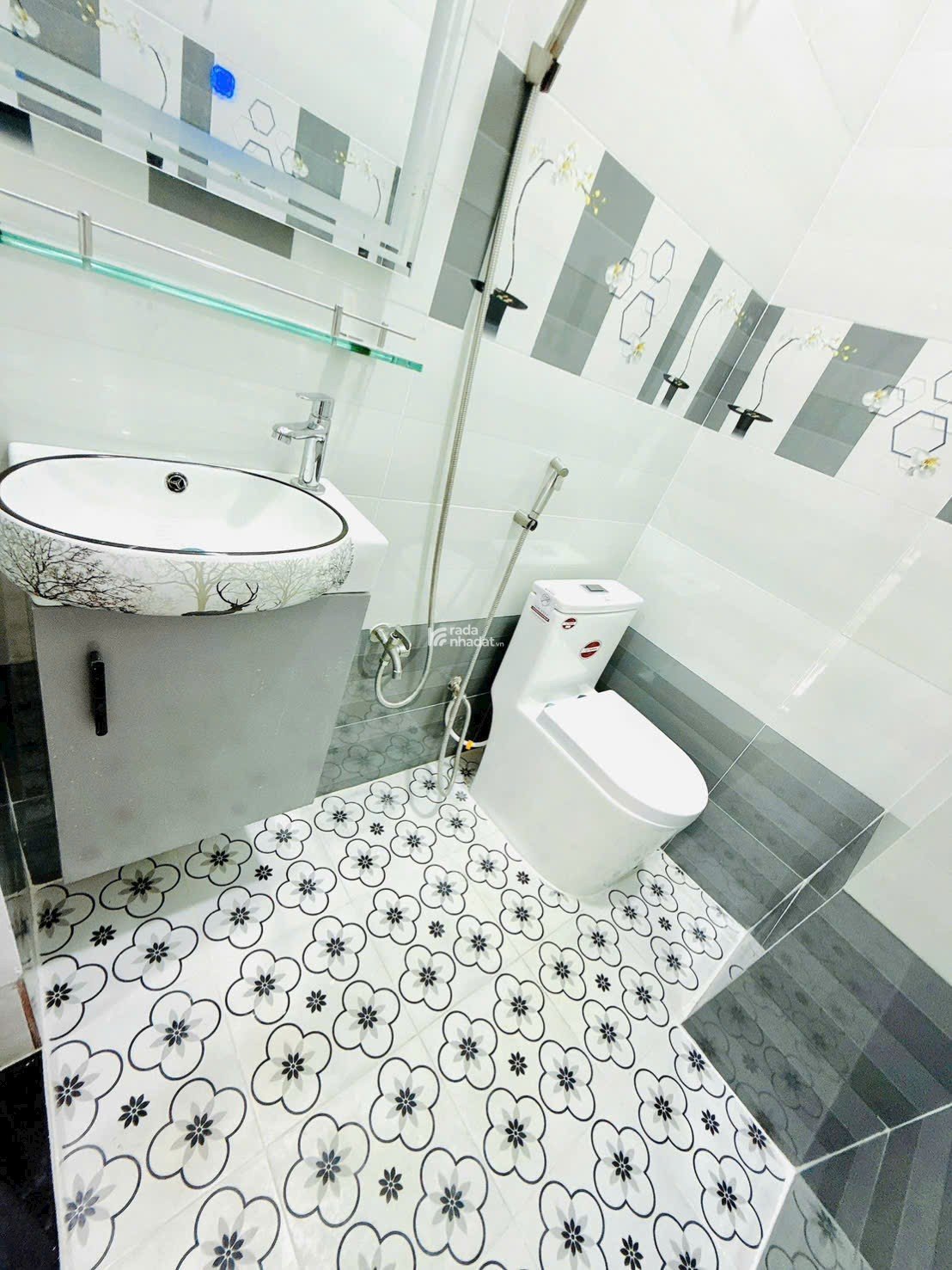 Nhà hẻm đường Bình Đông Quận 8. Nhà mới 3 Tầng - Giá nhỉnh hơn 4 tỷ. LH em Tú để xem nhà