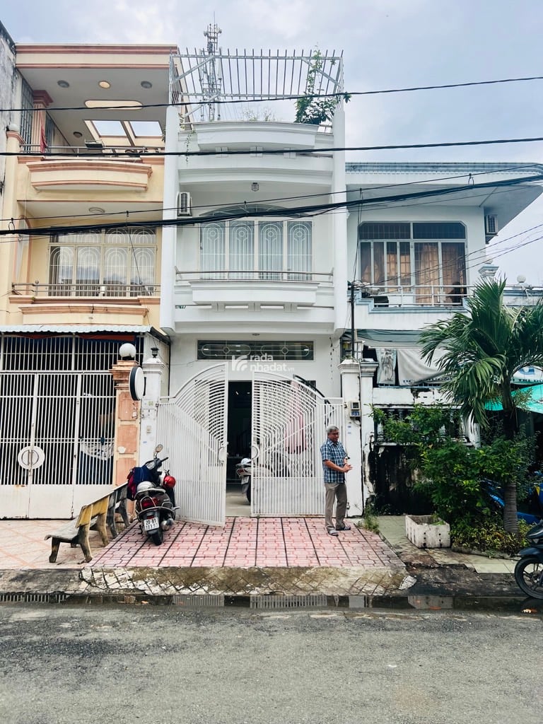 * Kết cấu 1 trệt 2 lầu sân thượng . Có 4 phòng ngủ - 3wc .... 