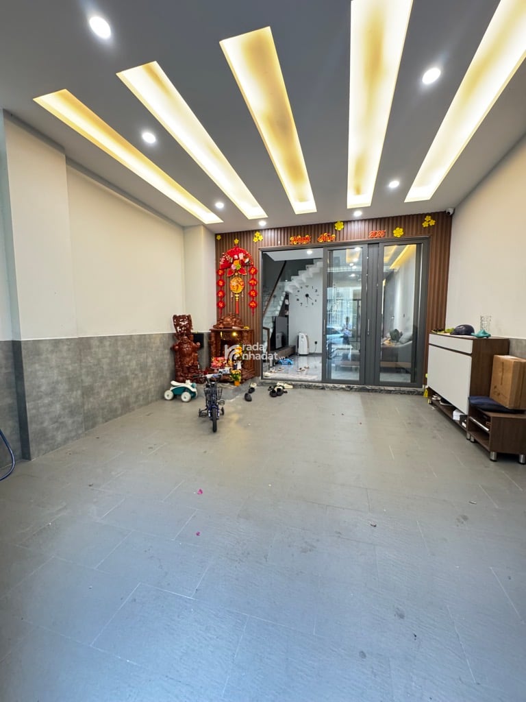 BÁN NHÀ ĐẸP 4 TẦNG MẶT TIỀN KHU VIP TÊN LỬA 98M2 NGANG 5M NHỈNH 8 TỶ 