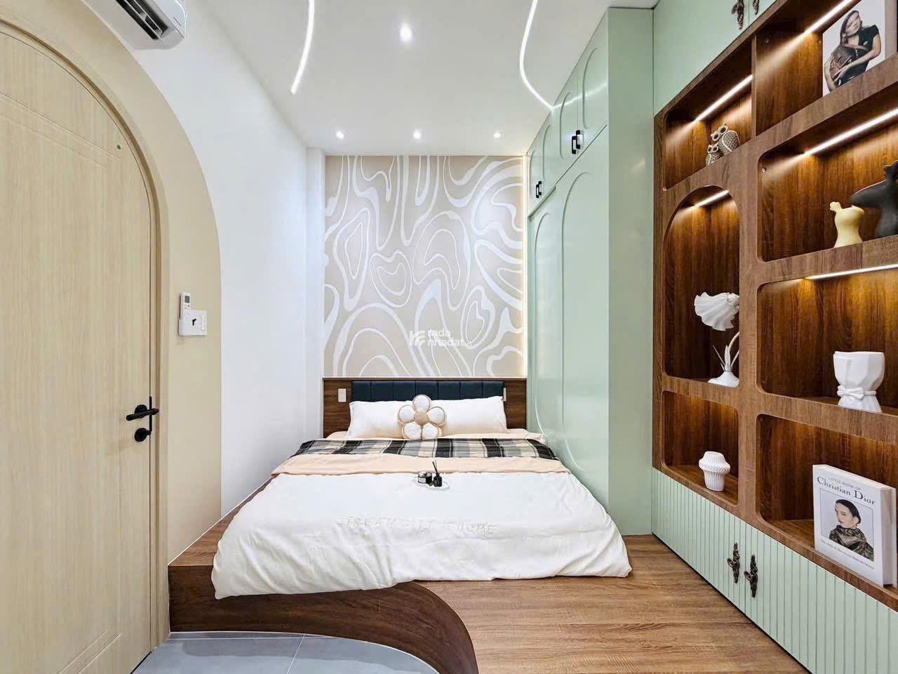 SIÊU HOT! Bán nhà Chu Văn An, P12, Bình Thạnh giá tốt DT 80m2 giá chỉ 3tỷ550tr. Sổ Hồng Riêng