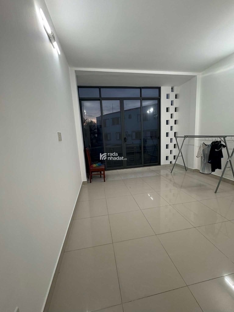 BÁN NHÀ 3 TẦNG ST, GÒ CÁT, PHÚ HỮU, 53m2, 4PN 5WC , NHỈNH 4 TỶ