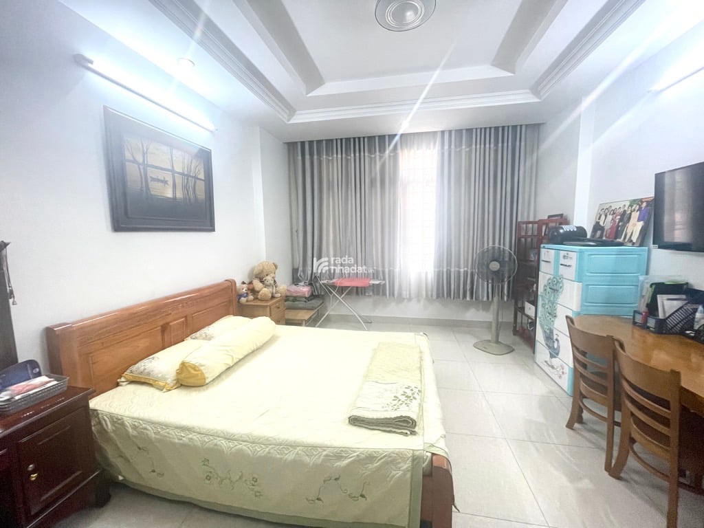 Nhà chính chủ Phan Văn Trị P.10 62m2 nở hậu 4.25m 3 tầng đẹp sát bên Cityland chỉ 10.6 tỷ.

