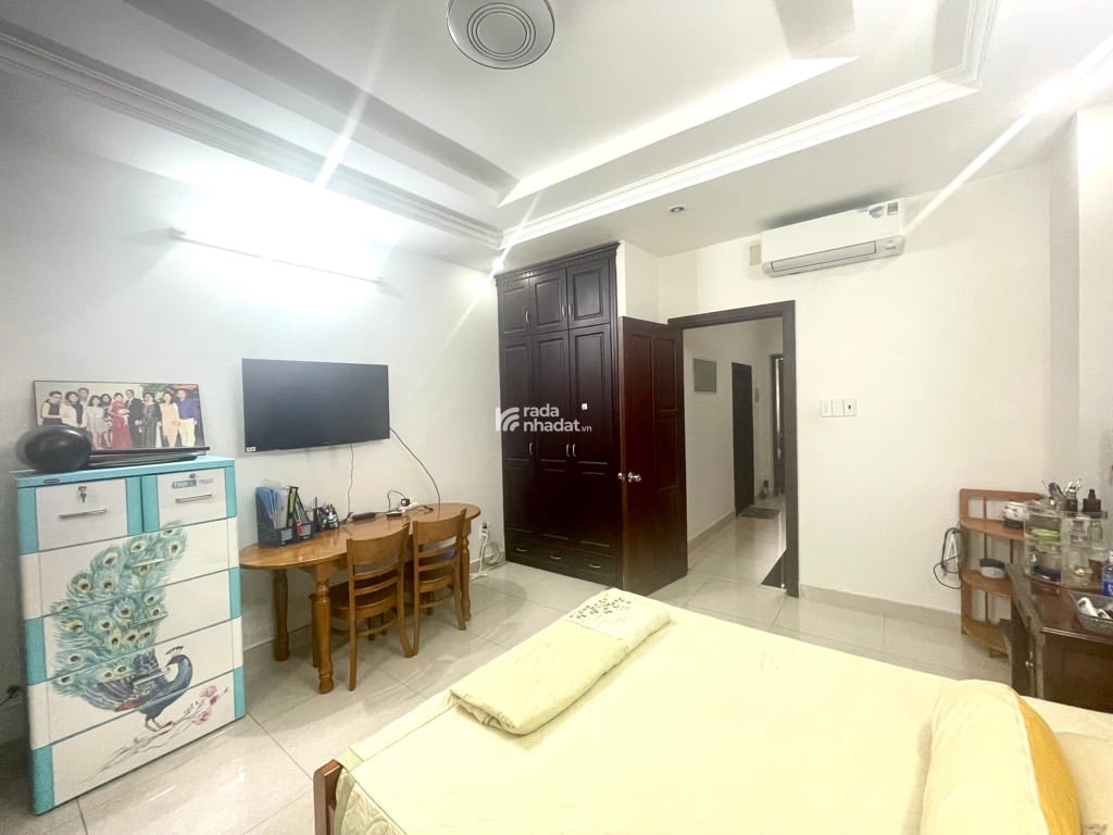 Nhà chính chủ Phan Văn Trị P.10 62m2 nở hậu 4.25m 3 tầng đẹp sát bên Cityland chỉ 10.6 tỷ.
