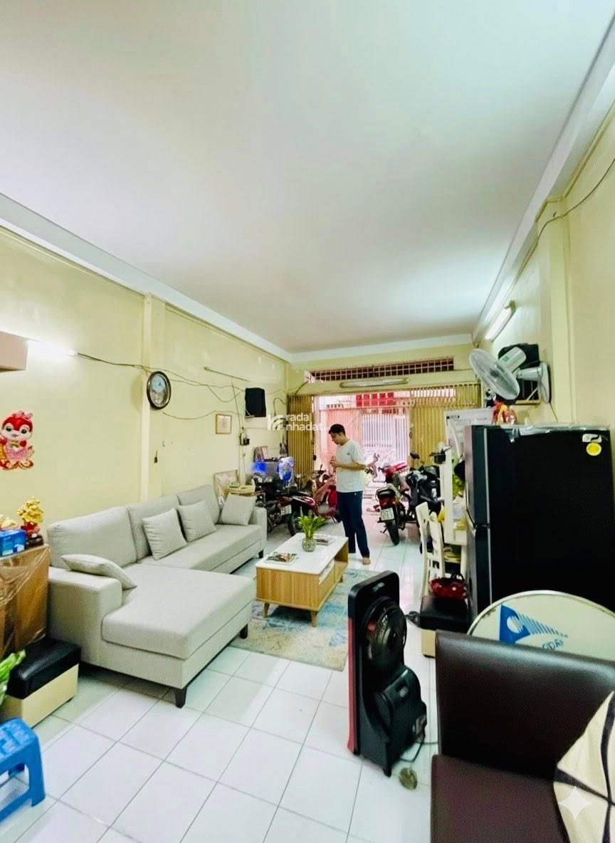 GIÁP ĐẦM SEN Q11  HẺM XE HƠI  NHÀ ĐẸP 2 TẦNG  48M2  NHỈNH 5 TỶ ĐỒNG