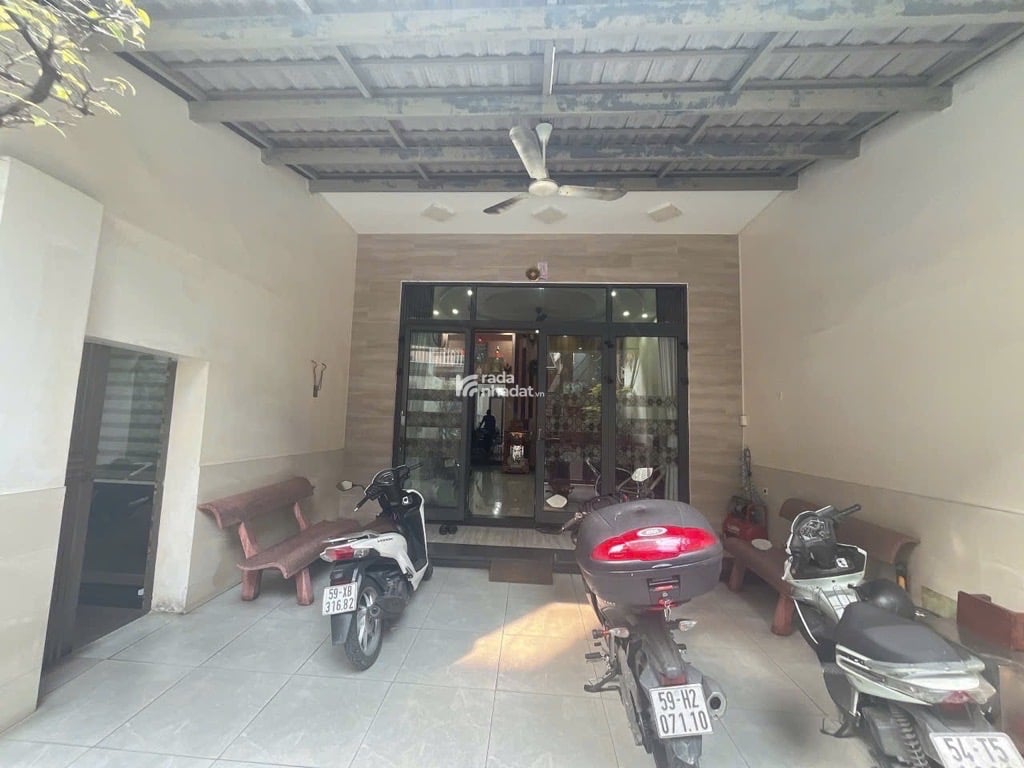 Vị trí: Hẻm 2 xe tải tránh nhau, cách mặt by irnf Minh Phụng 30m