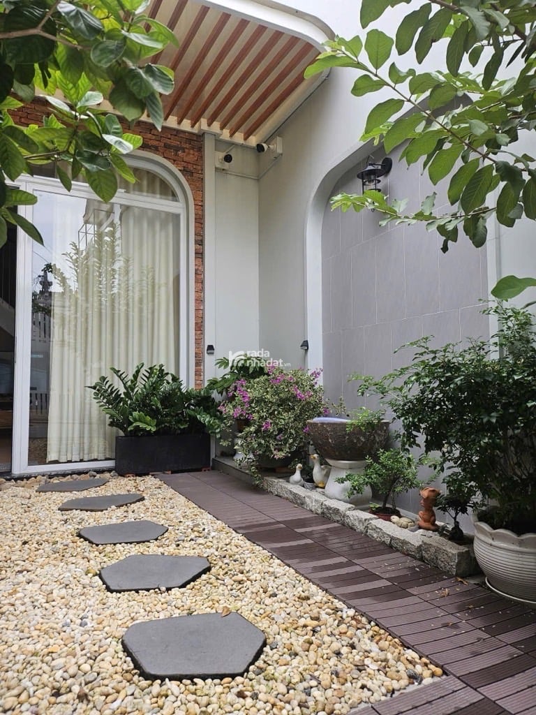  NHÀ MỚI Ở NGAY HƯƠNG LỘ 3,BHH,BÌNH TÂN.NGANG LỚN 12M X 17M,2 TẦNG, CÓ 6 PHÒNG CHO THUÊ