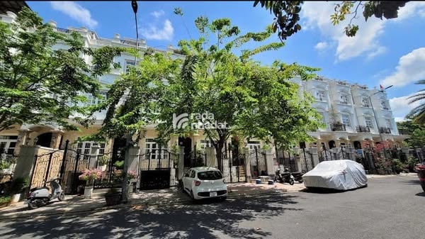 RẺ NHẤT KHU, CHO THUÊ BIỆT THỰ LITTLE VILLAGE, SÁT GIGAMALL, 1 HẦM 1 TRỆT 3 LẦU, 26TR.