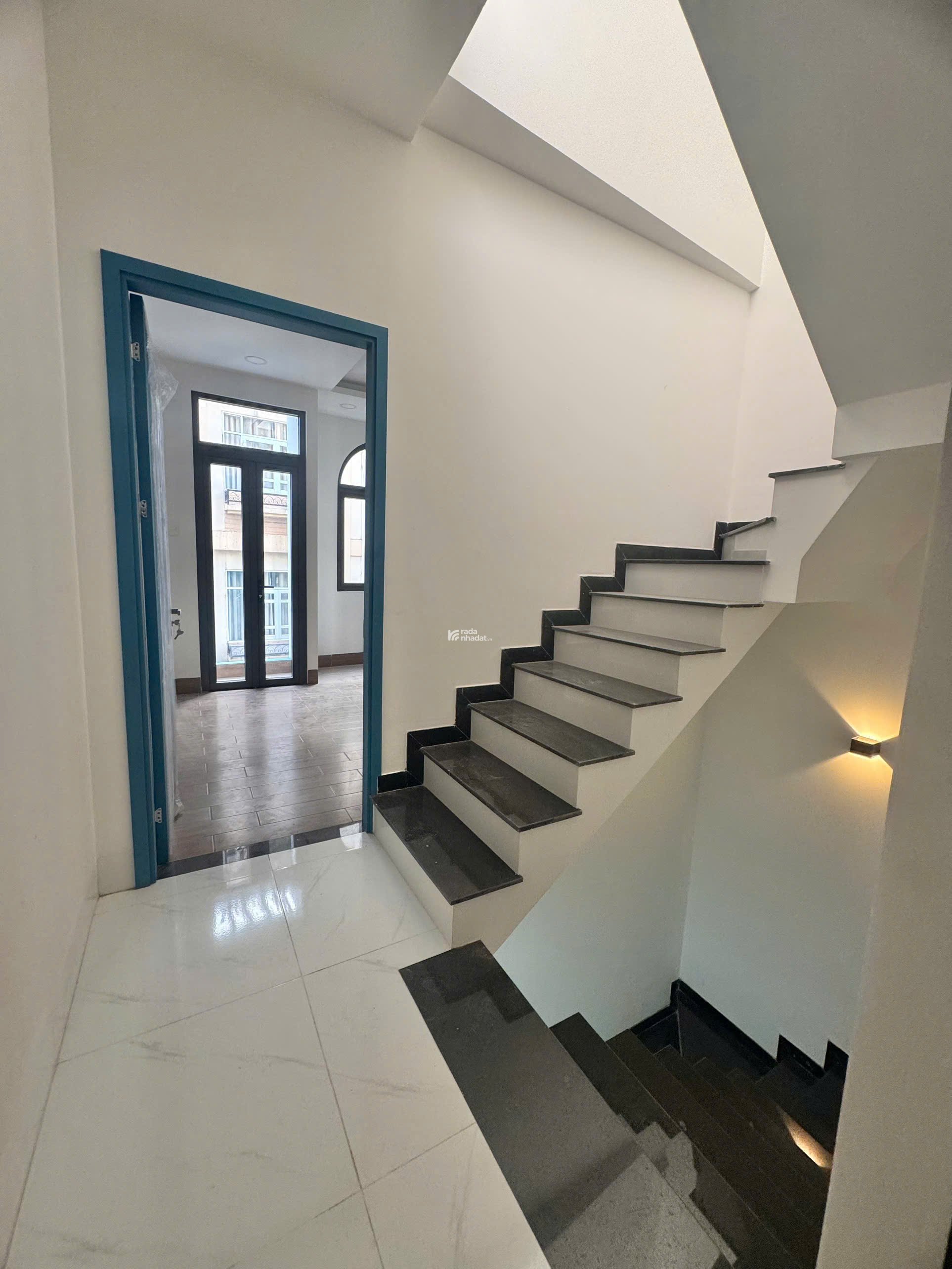 Hẻm 5m xe hơi Nguyễn Đình Chiểu,Q.3 