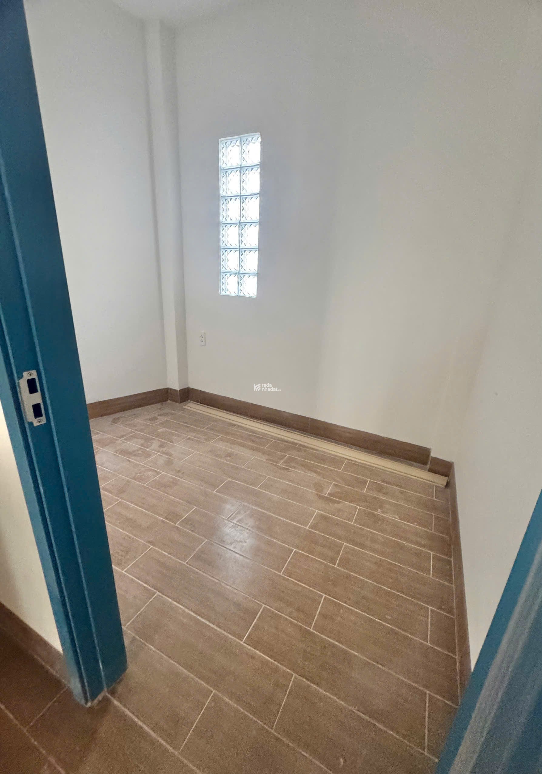 Hẻm 5m xe hơi Nguyễn Đình Chiểu,Q.3 